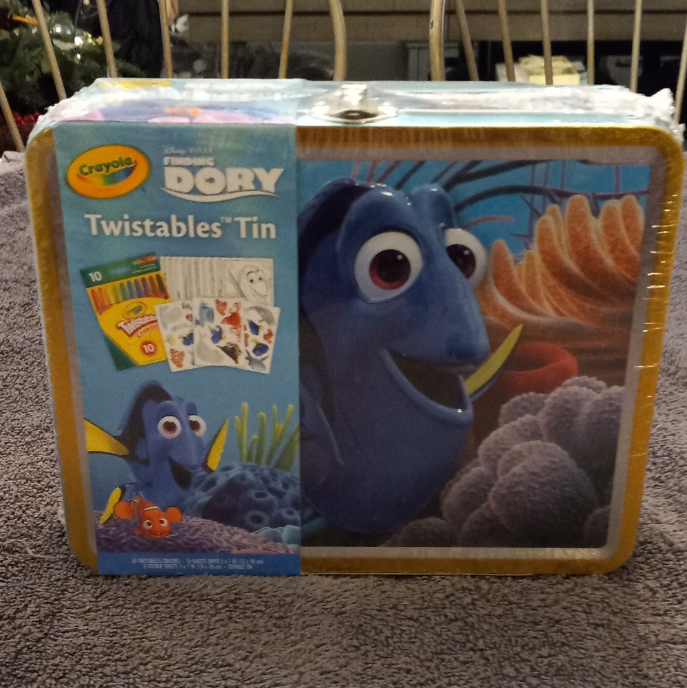 Disney Finding Dora tin box